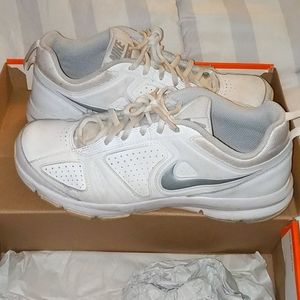 Nikes WIDE Shoe